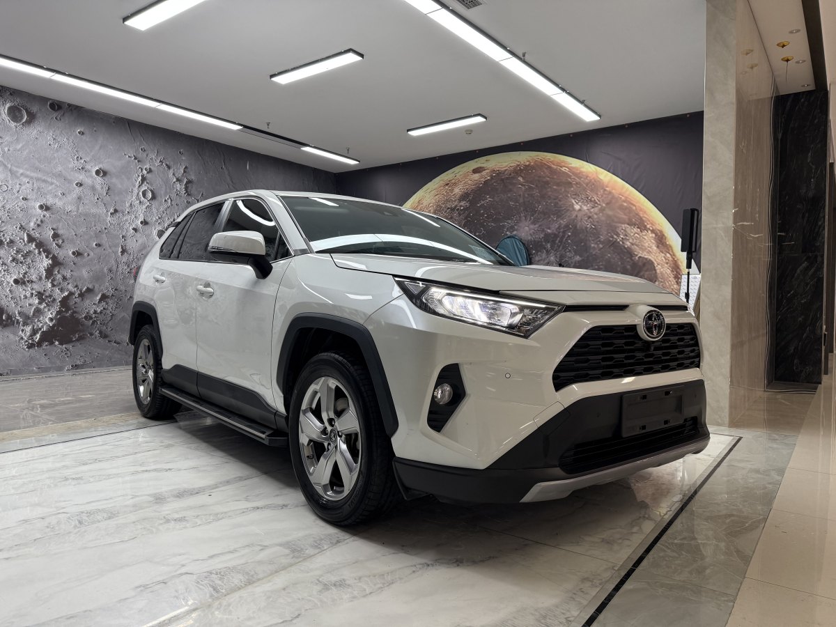 豐田 RAV4  2018款 榮放 2.0L CVT兩驅(qū)風(fēng)尚版圖片