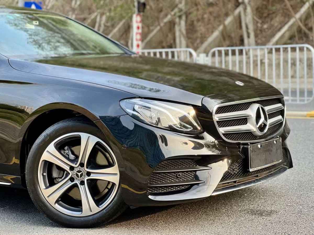 奔馳 奔馳E級(jí)  2019款 E 260 L 運(yùn)動(dòng)型圖片