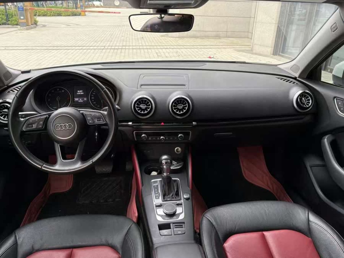 奧迪 奧迪A3  2018款 30周年年型 Sportback 35 TFSI 風(fēng)尚型圖片