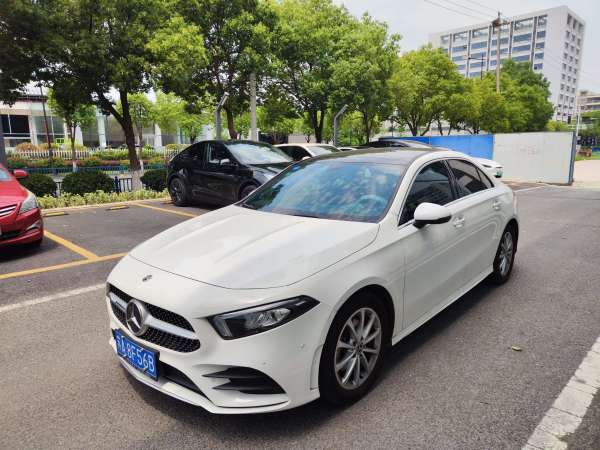 奔驰 奔驰A级  2019款 A 200 L 运动轿车