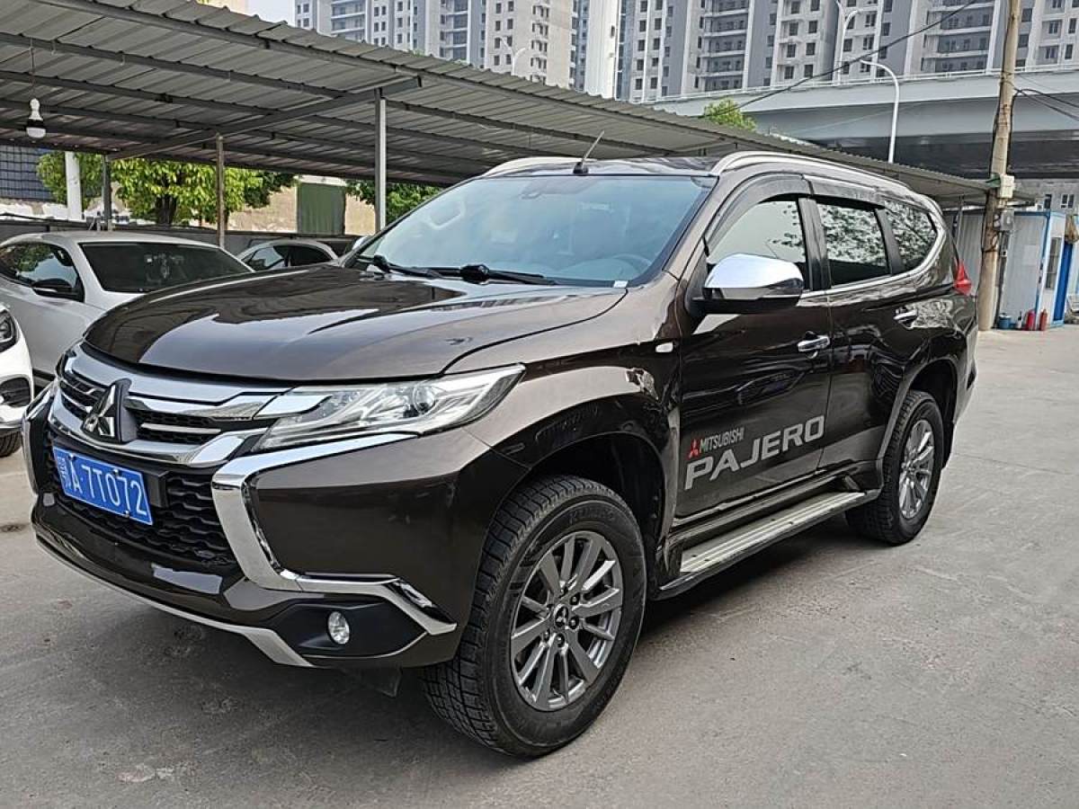 三菱 帕杰羅?勁暢  2019款 3.0L 標(biāo)準(zhǔn)型圖片