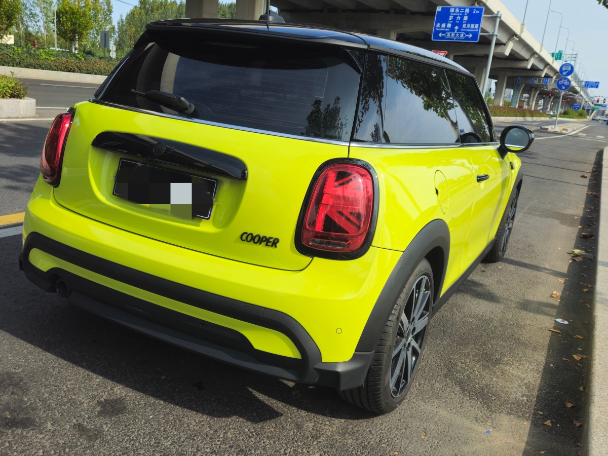 MINI MINI  2022款 改款 1.5T COOPER 藝術(shù)家圖片