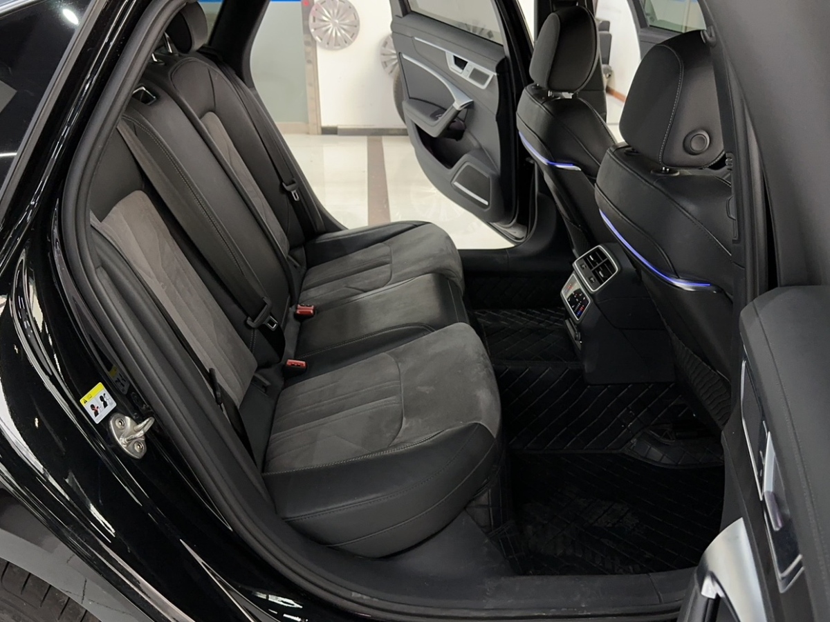 奧迪 奧迪A6L  2023款 改款 45 TFSI quattro 尊享動(dòng)感型圖片