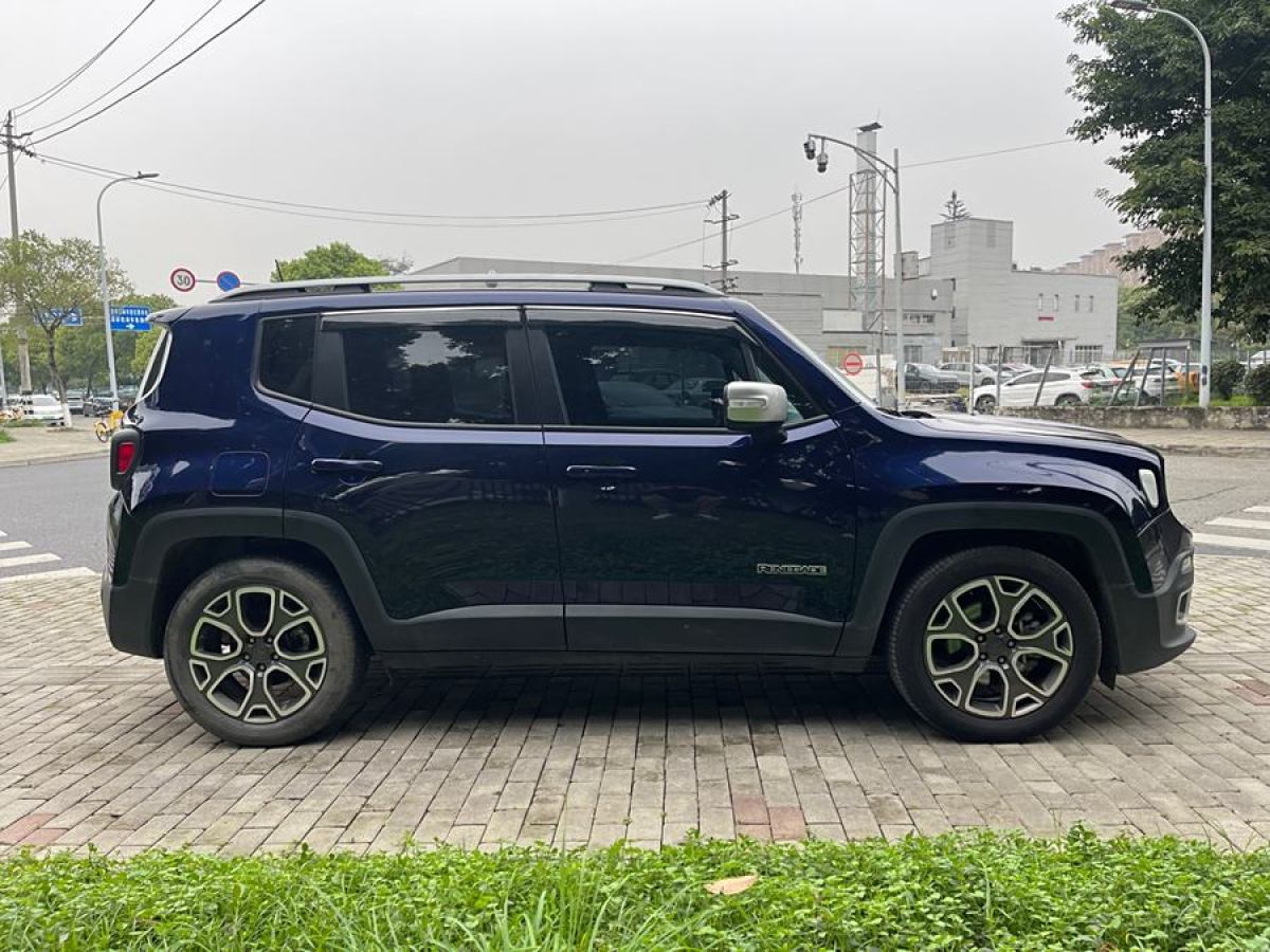 Jeep 自由俠  2018款 互聯(lián)大屏版 180T 自動智能版圖片