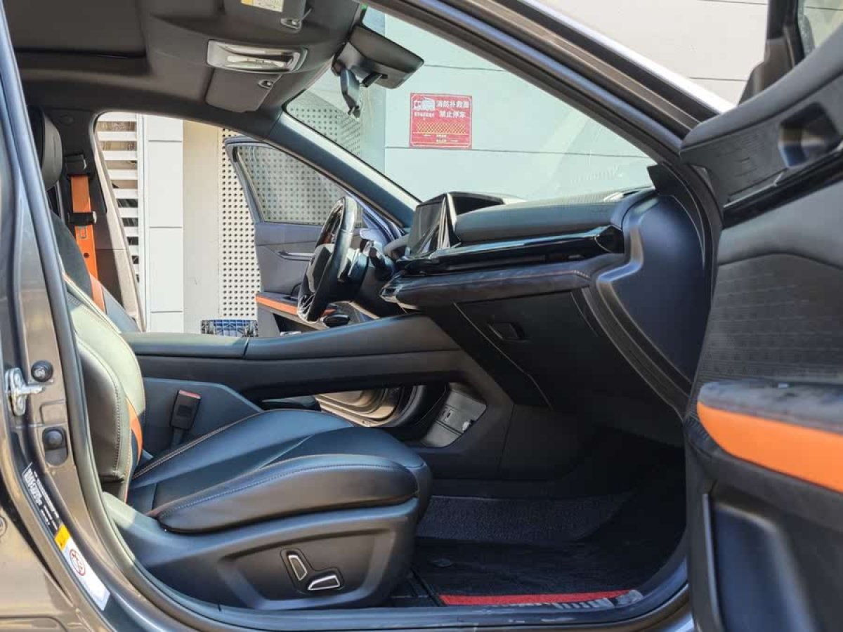 長安 長安UNI-V  2022款 1.5T 尊貴型圖片