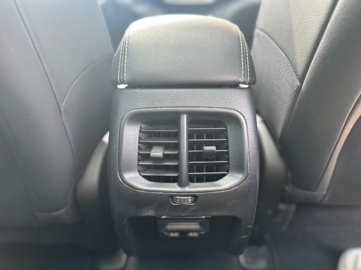 Jeep 自由光  2019款 2.0T 两驱智享版图片