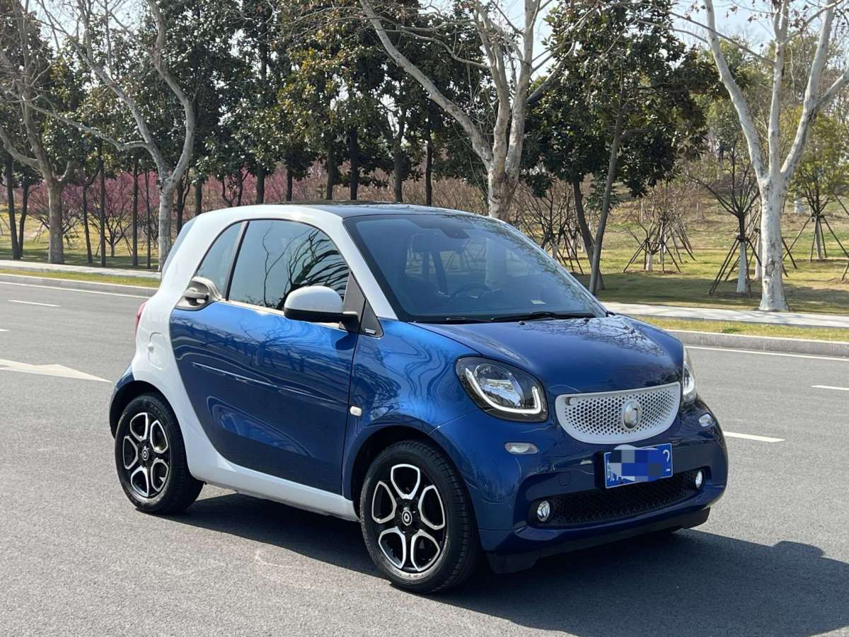 2017年09月smart fortwo  2017款 1.0L 52千瓦硬頂摯愛特別版