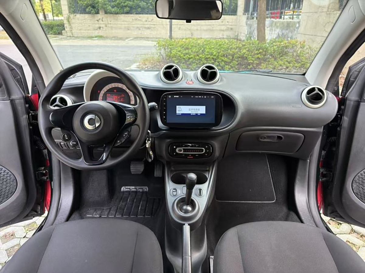 2016年10月smart fortwo  2015款 1.0L 52千瓦硬頂靈動版