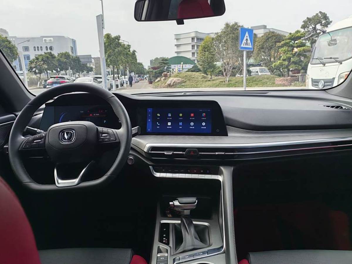 長(zhǎng)安 CS35 PLUS  2021款 改款 藍(lán)鯨NE 1.4T DCT尊貴型圖片