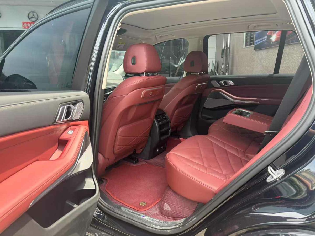 寶馬 寶馬X5  2024款 xDrive 40Li 尊享型黑焰限量版圖片