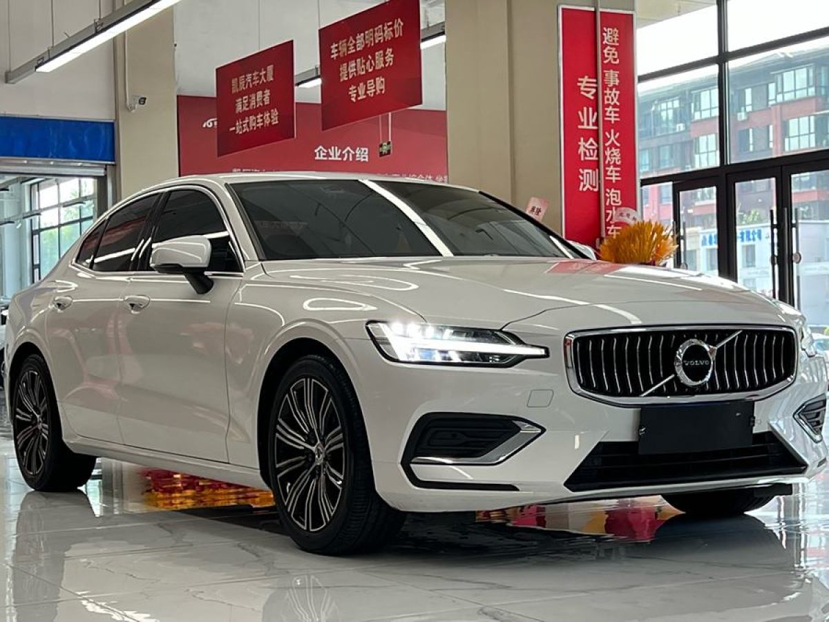 2022年6月沃爾沃 S60L  2022款 B4 智遠(yuǎn)豪華版