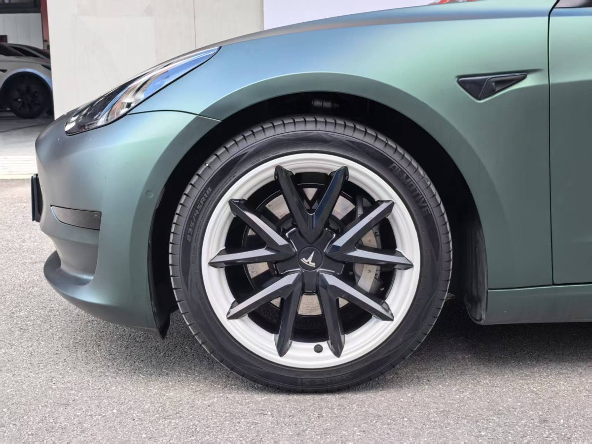 特斯拉 Model 3  2021款 改款 標(biāo)準(zhǔn)續(xù)航后驅(qū)升級版圖片
