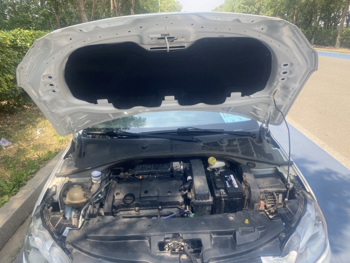 標(biāo)致 301  2014款 1.6L 自動舒適版圖片