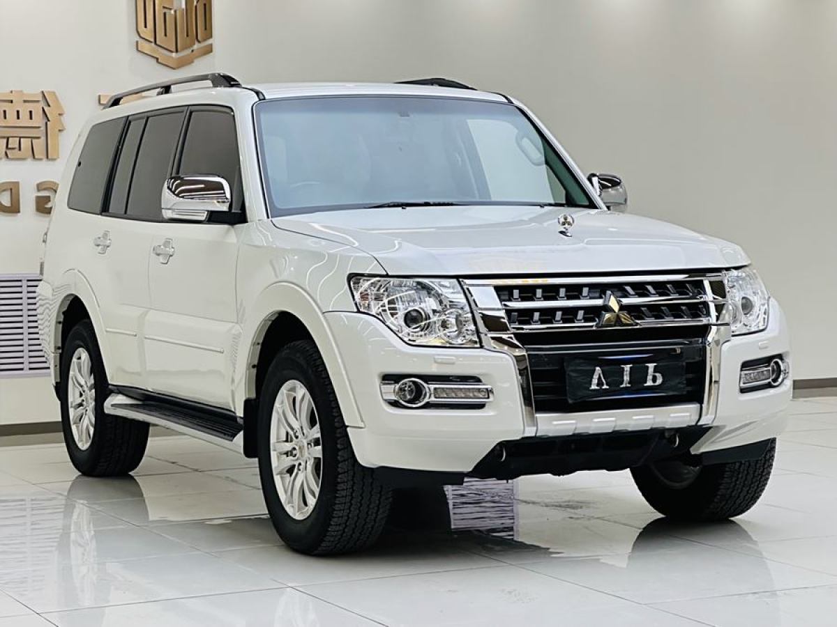 三菱 帕杰羅  2020款  3.0L 自動標(biāo)準(zhǔn)版圖片