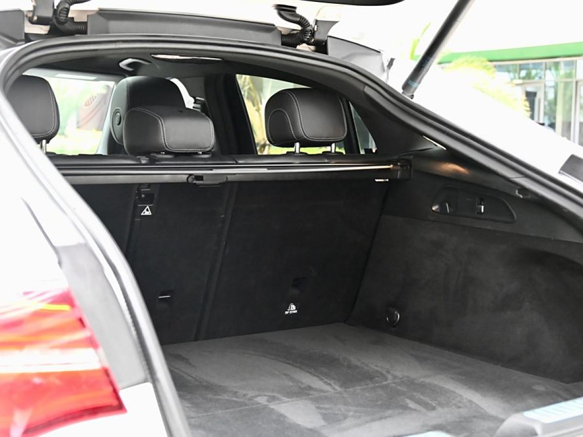 奔驰 奔驰GLC  2023款 改款 GLC 260 4MATIC 轿跑SUV图片