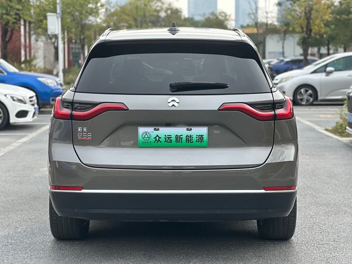 蔚來(lái) ES8  2020款 580KM 基準(zhǔn)版 七座版圖片