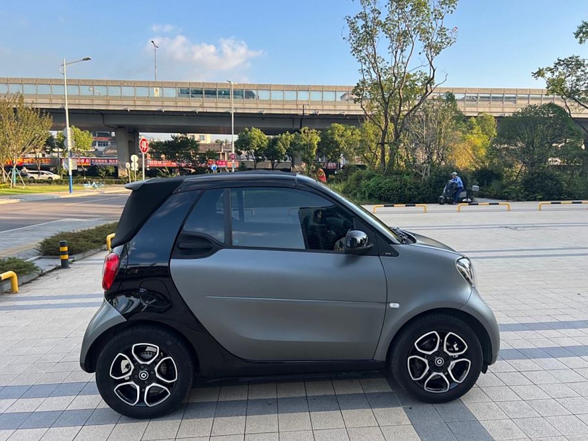 2018年1月smart fortwo  2018款 0.9T 66千瓦敞篷先鋒版