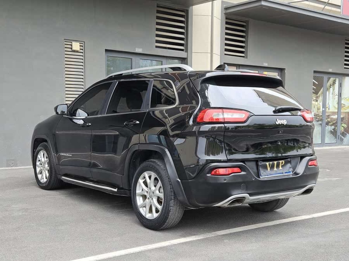 Jeep 自由光  2017款 2.4L 領(lǐng)先版圖片