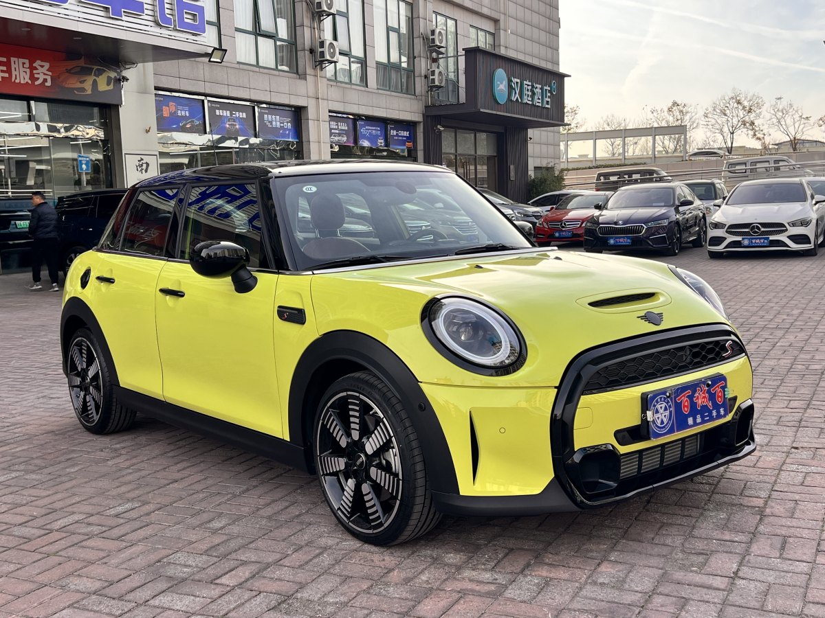 MINI MINI  2023款 改款 2.0T COOPER S 藝術(shù)家 五門版圖片