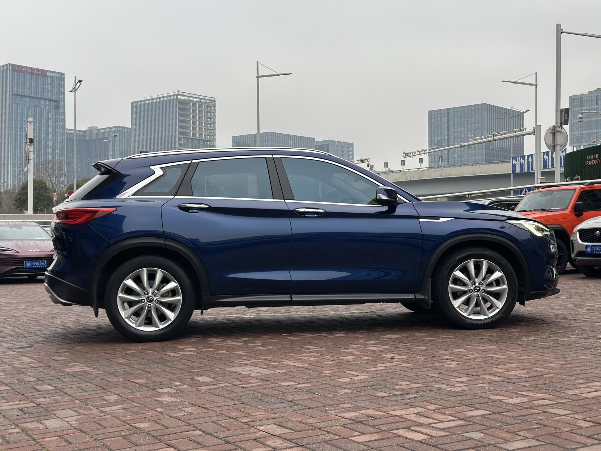 英菲尼迪 QX50  2018款 QX50 2.0T CVT兩驅(qū)時(shí)尚版圖片