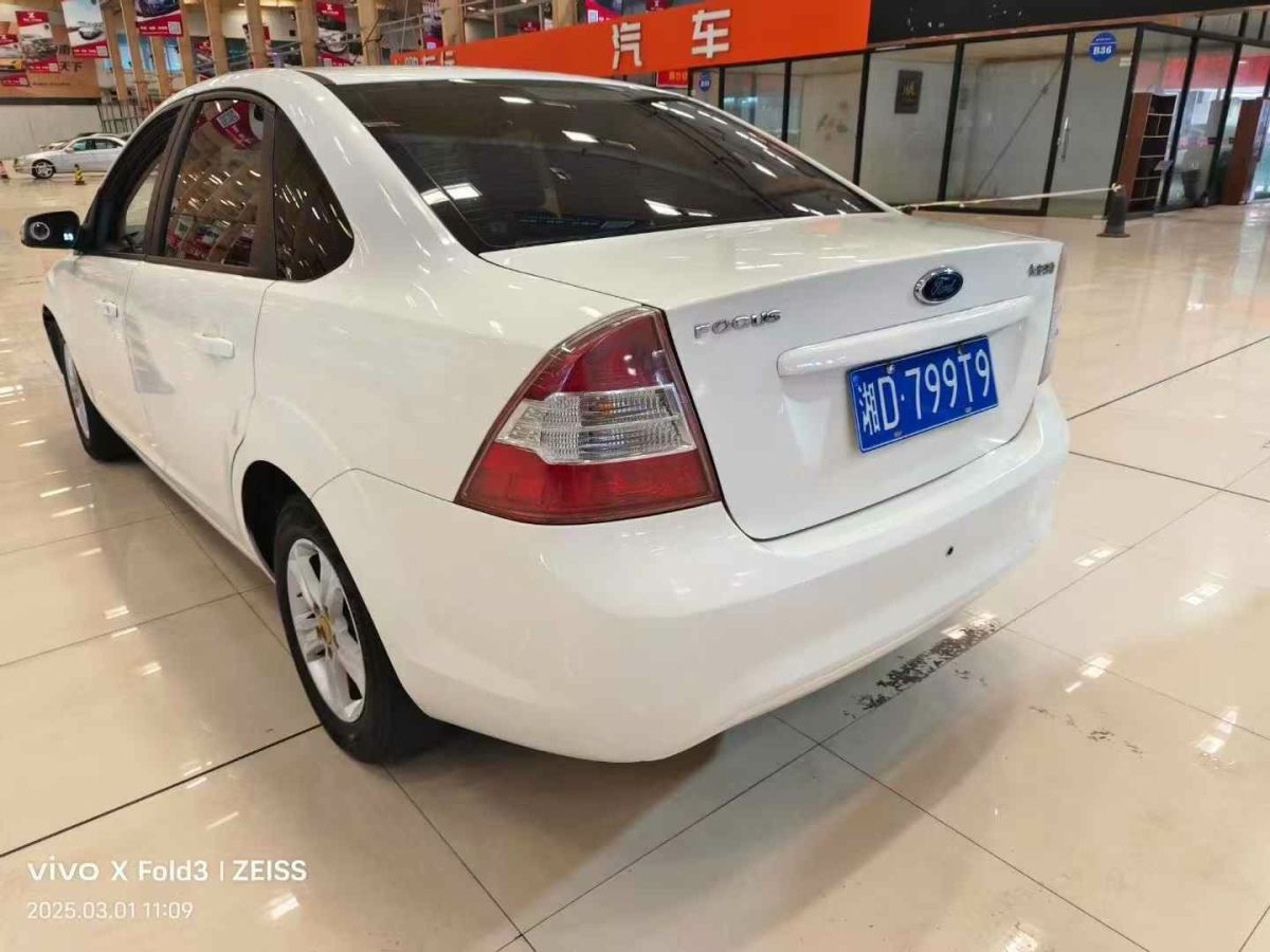 福特 ?？怂? 2013款 三廂經(jīng)典 1.8L 自動(dòng)基本型圖片