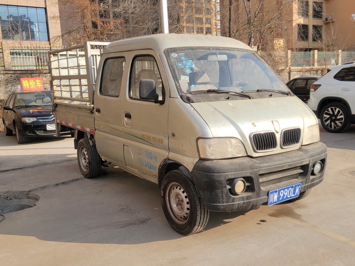 金杯 小金牛  2015款 1.0L標(biāo)準(zhǔn)型廂式車雙排XC4F18-T圖片