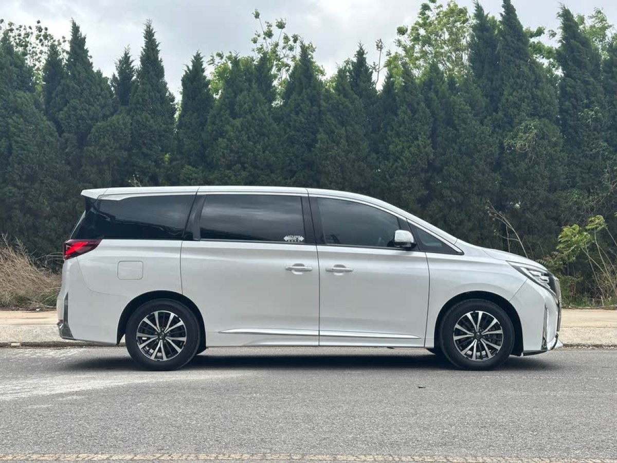 廣汽傳祺 M8  2024款 領(lǐng)秀系列 390T 豪華版圖片