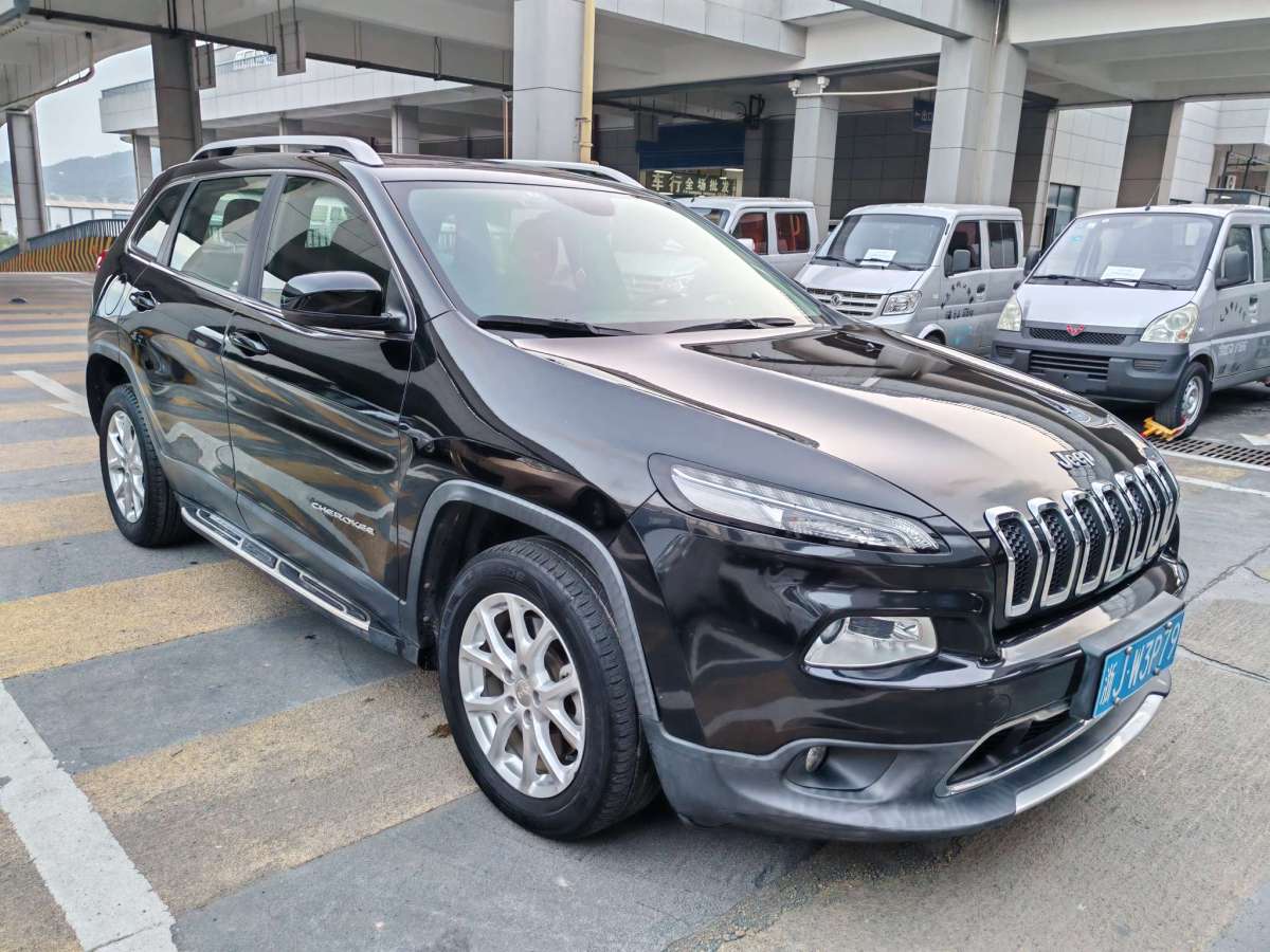 Jeep 自由光  2017款 2.4L 領(lǐng)先版圖片