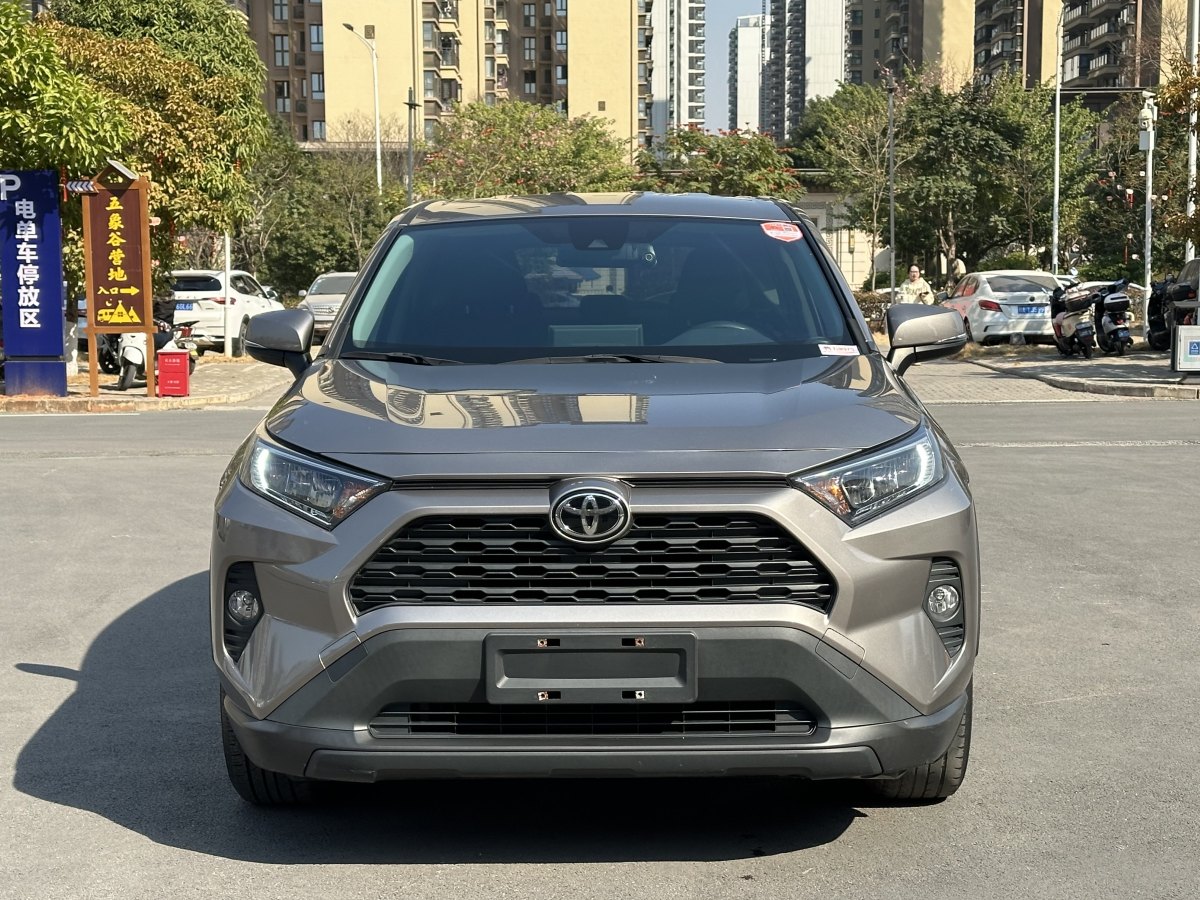 豐田 RAV4  2018款 榮放 2.0L CVT兩驅(qū)都市版圖片