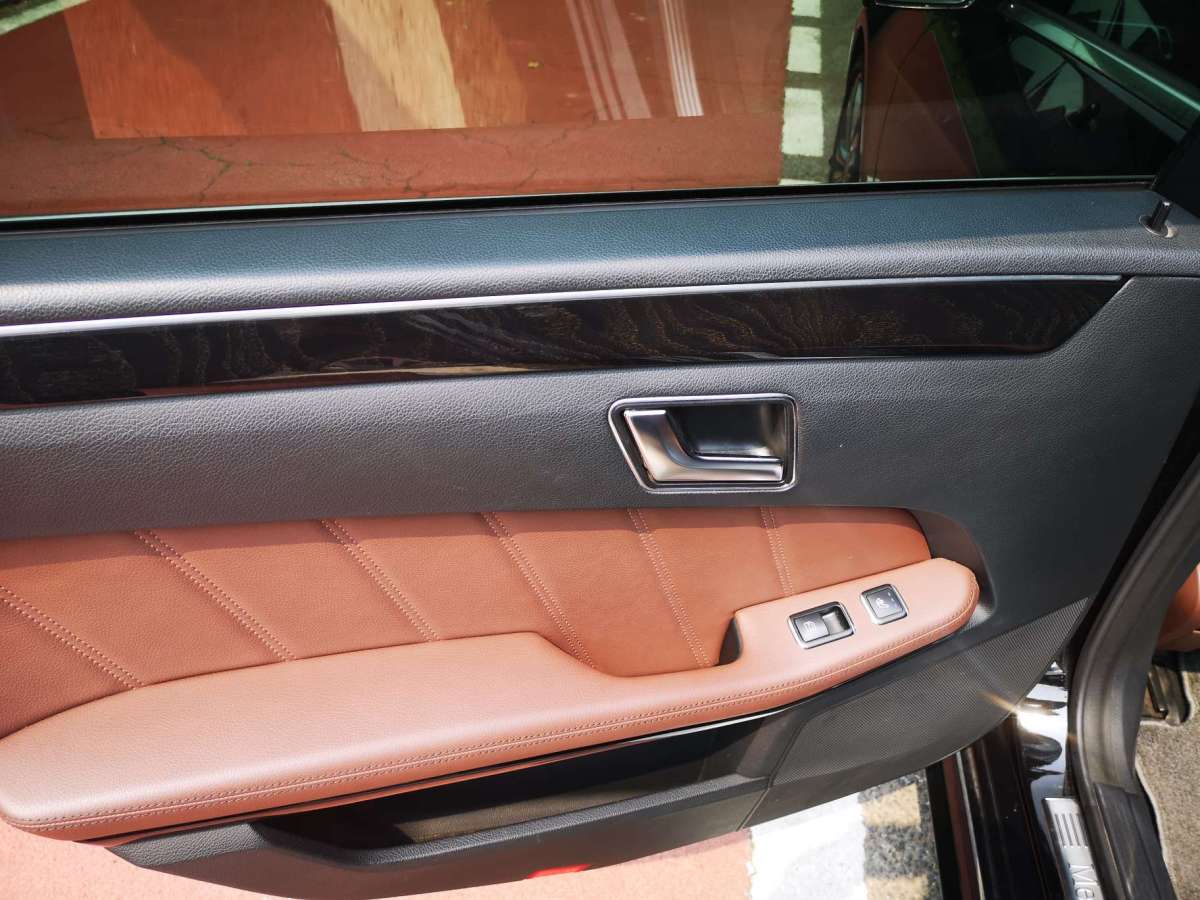 奔驰 奔驰E级  2014款 改款 E 300 L 运动型图片