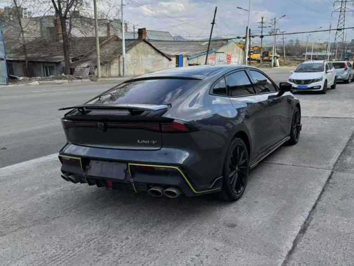長(zhǎng)安 長(zhǎng)安UNI-V  2022款 1.5T 運(yùn)動(dòng)版圖片