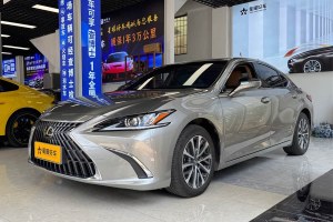 ES 雷克薩斯 300h 卓越版