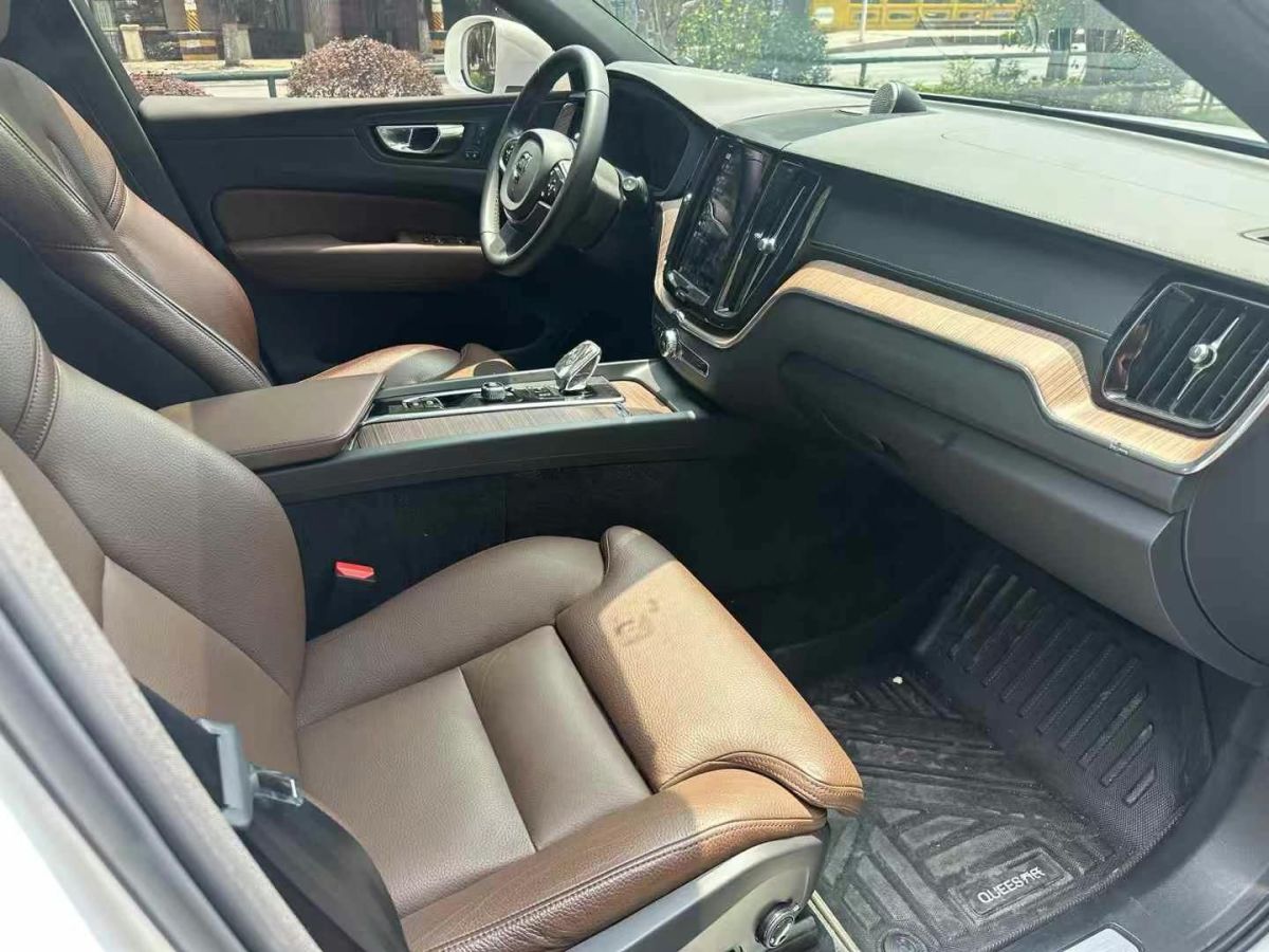 沃爾沃 XC60  2022款 B4 智行豪華版圖片