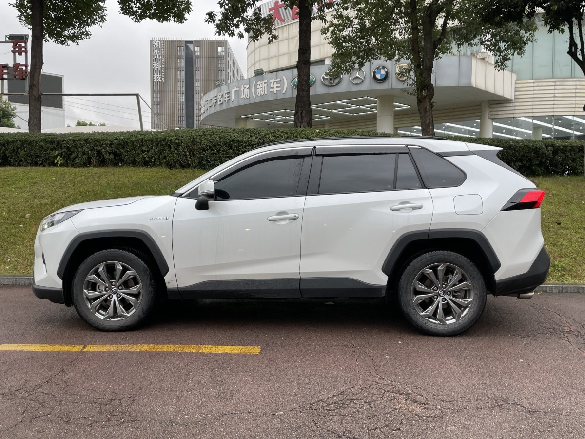 豐田 RAV4榮放  2023款 雙擎 2.5L E-CVT兩驅(qū)精英Plus版圖片