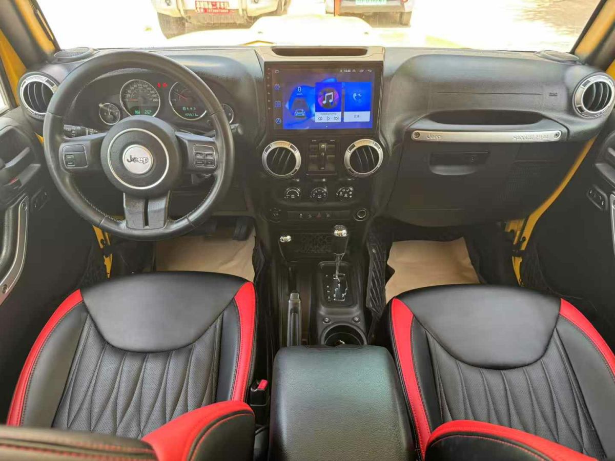 Jeep 牧馬人  2015款 2.8TD Sahara 四門(mén)版圖片