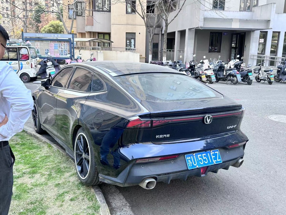 長(zhǎng)安 長(zhǎng)安UNI-V  2023款 1.5T 尊貴型圖片