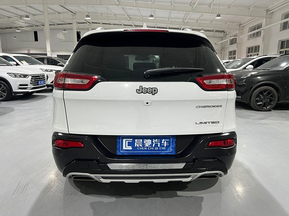 Jeep 自由光  2017款 2.0L 優(yōu)越版圖片