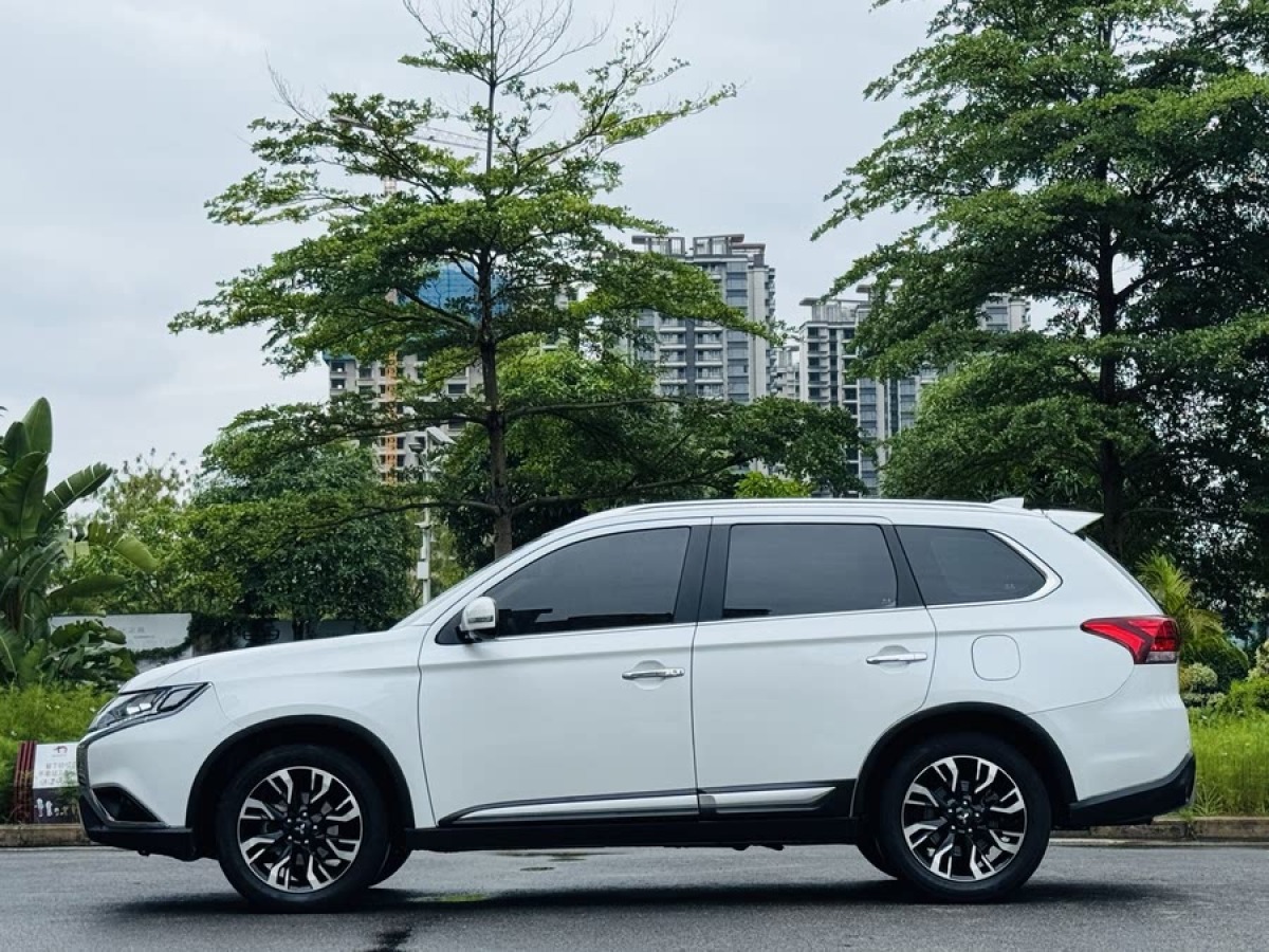 三菱 歐藍德  2019款 2.4L 四驅(qū)致享版 7座 國VI圖片