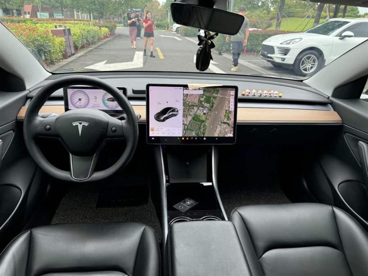 特斯拉 Model 3  2019款 標(biāo)準(zhǔn)續(xù)航后驅(qū)升級版圖片