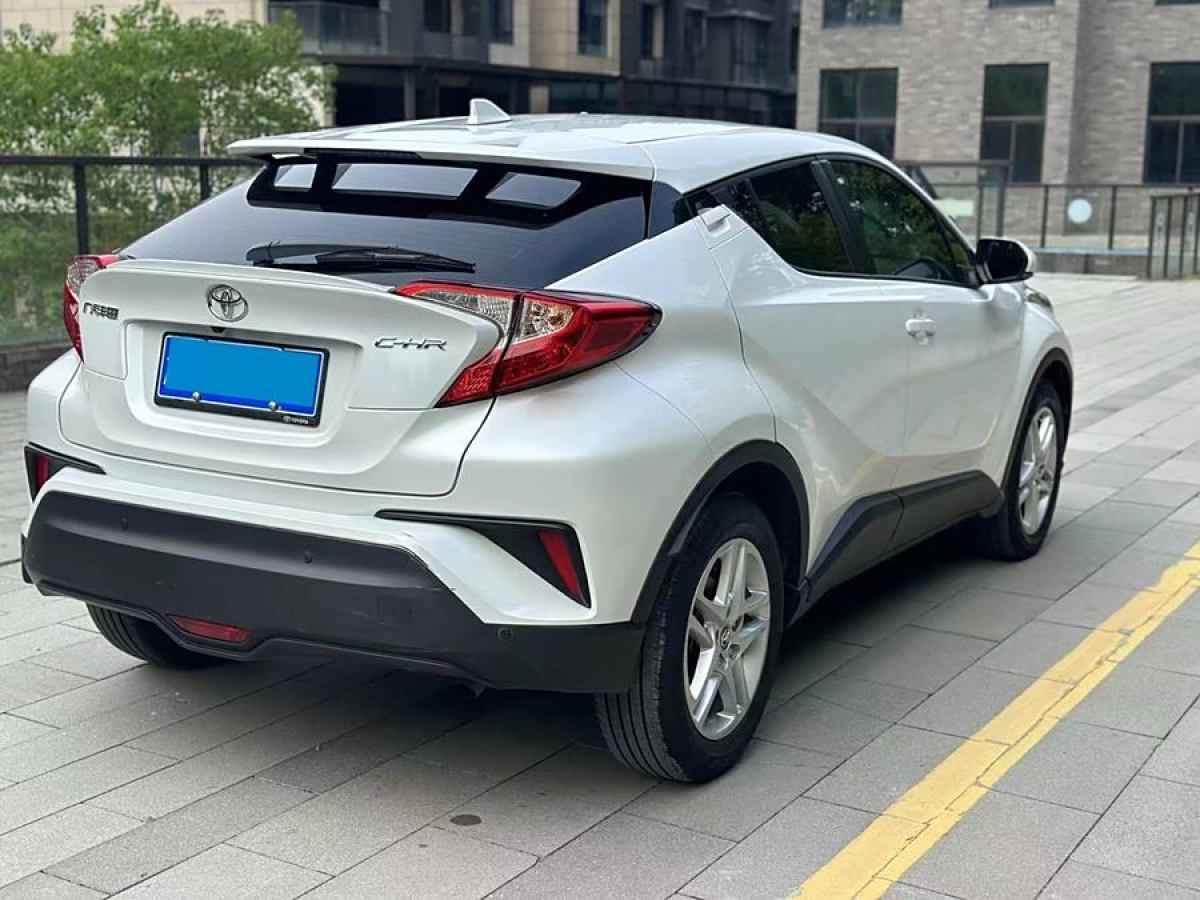 2022年11月豐田 C-HR  2022款 2.0L 領(lǐng)先版