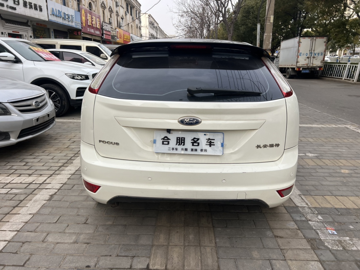 福特 ?？怂? 2013款 兩廂經(jīng)典 1.8L 手動(dòng)時(shí)尚型圖片