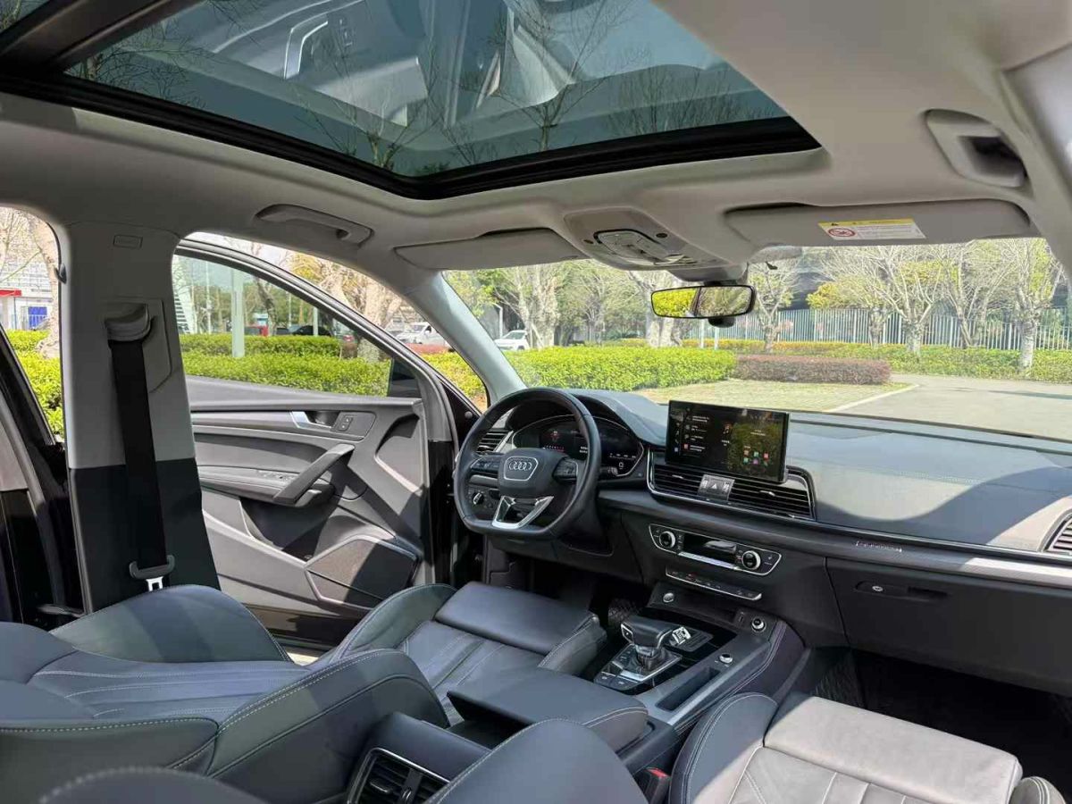 奧迪 奧迪Q5 e-tron  2023款 40 e-tron 星耀型 影武士版圖片