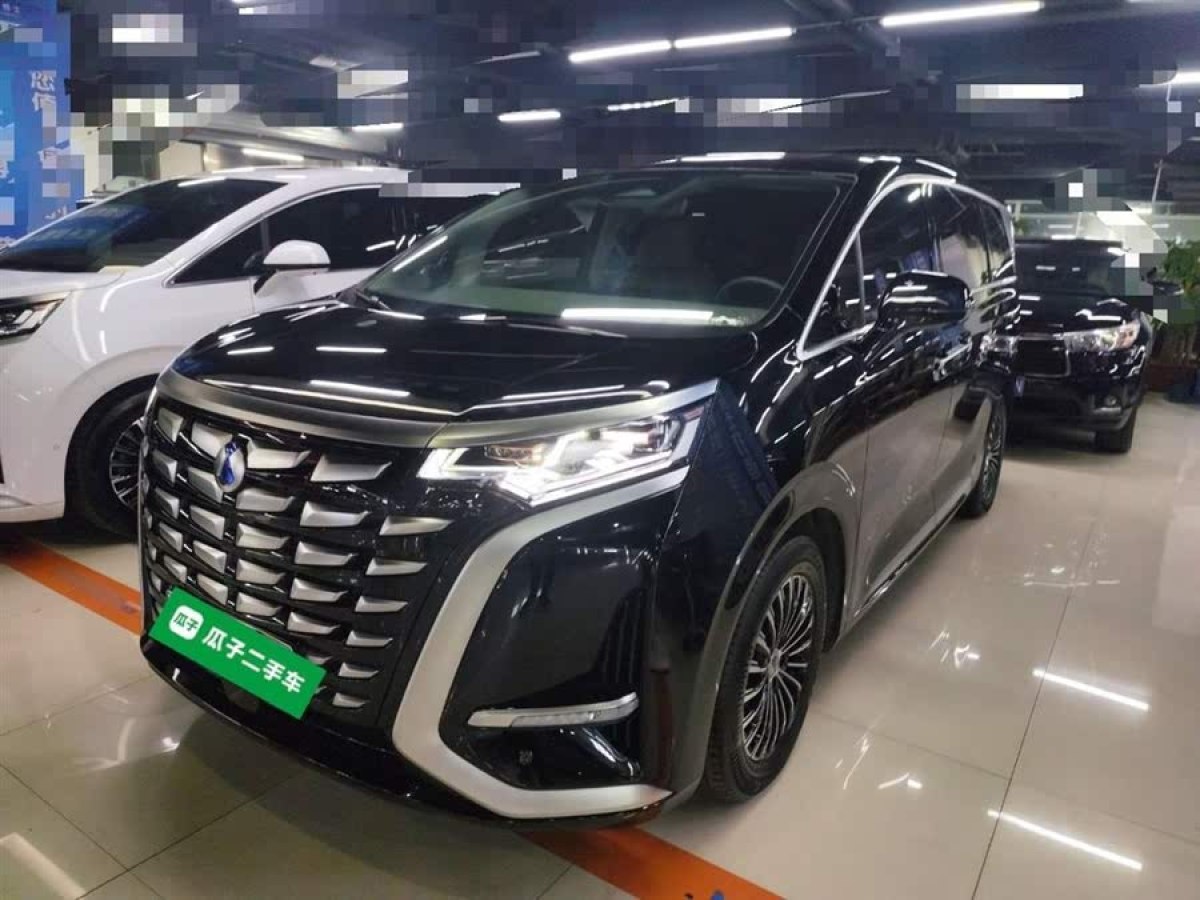 騰勢(shì) 騰勢(shì)D9  2022款 DM-i 1040 尊貴型圖片