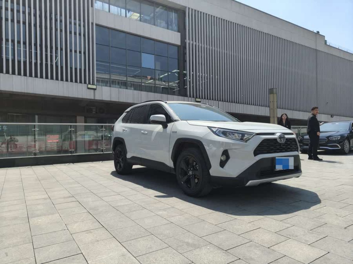 豐田 RAV4榮放  2023款 雙擎 2.5L E-CVT四驅(qū)精英Plus版圖片