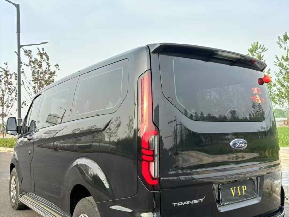 福特 全順  2024款 2.0T 汽油自動短軸低頂自動擋定制版6座圖片