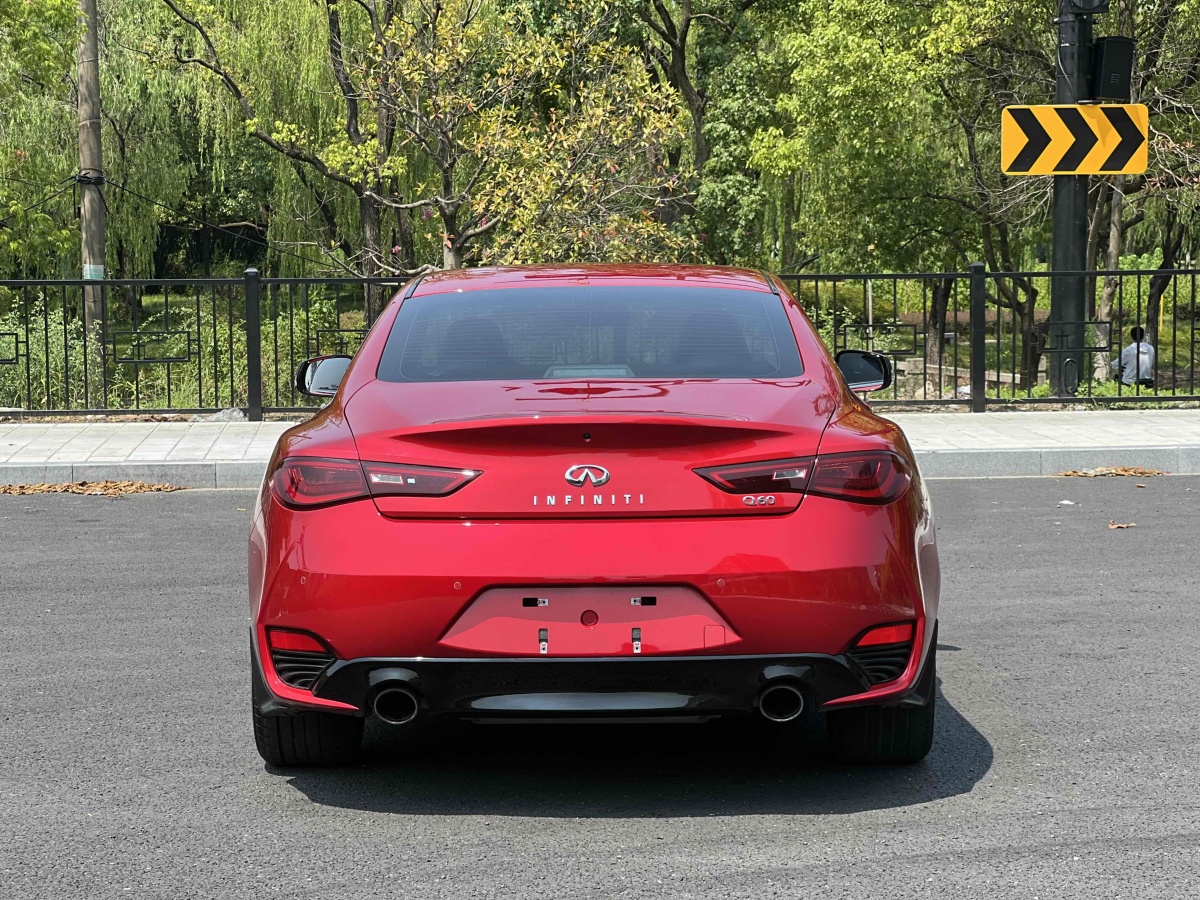 英菲尼迪 Q60  2019款 2.0T 豪華版圖片