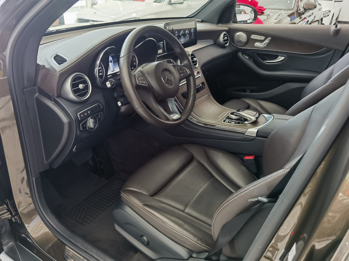 奔驰 奔驰GLC  2018款 改款 GLC 300 4MATIC 动感型图片