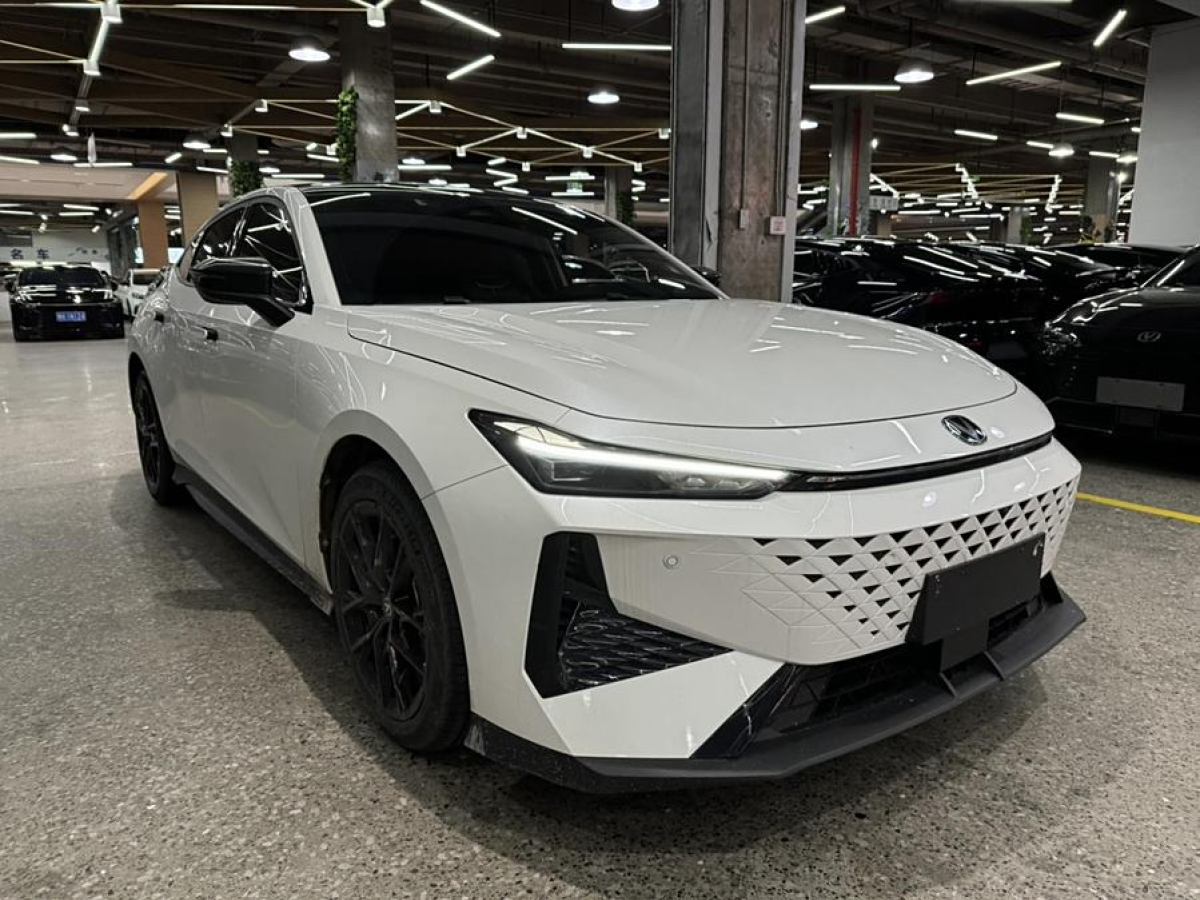 長(zhǎng)安 長(zhǎng)安UNI-V  2024款 1.5T 尊貴型圖片