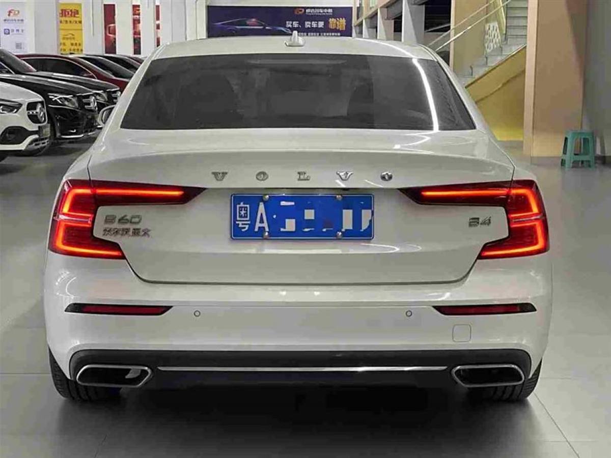 沃爾沃 S60L  2022款 B4 智逸豪華版圖片