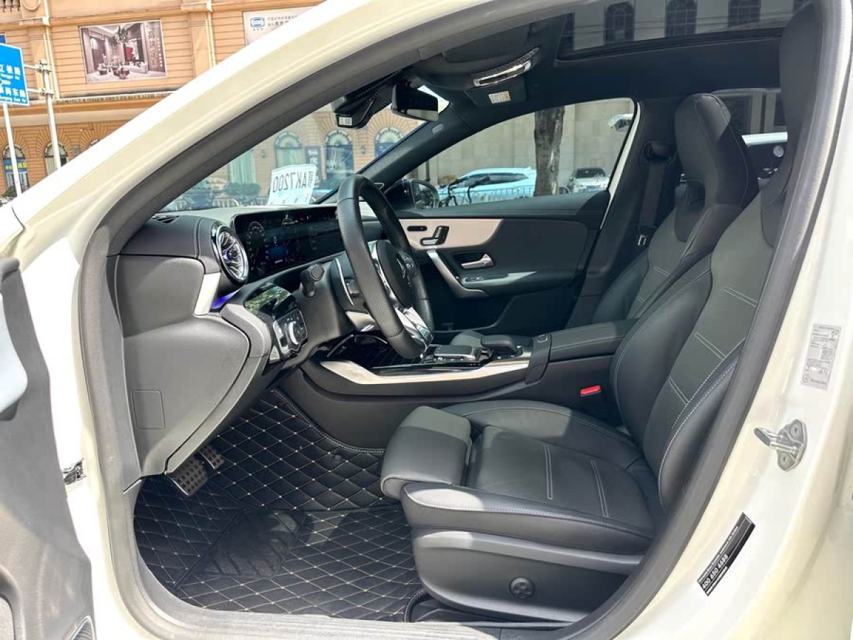 奔馳 奔馳A級AMG  2023款 AMG A 35 4MATIC圖片